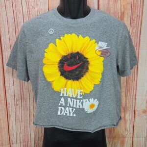 Nike Womens Sunflower Graphic Crop Tee Medium